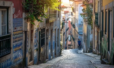Portugiesisch Lissabon Straße Azulejos Schilder