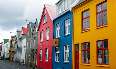 Reykjavik Island Isländisch Straßenschilder bunte Häuser
