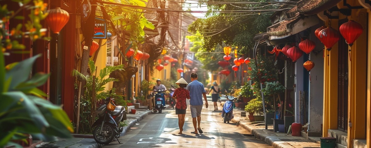 Freundliche Begrüßung auf einer vietnamesischen Straße als Symbol für Alltagsfloskeln