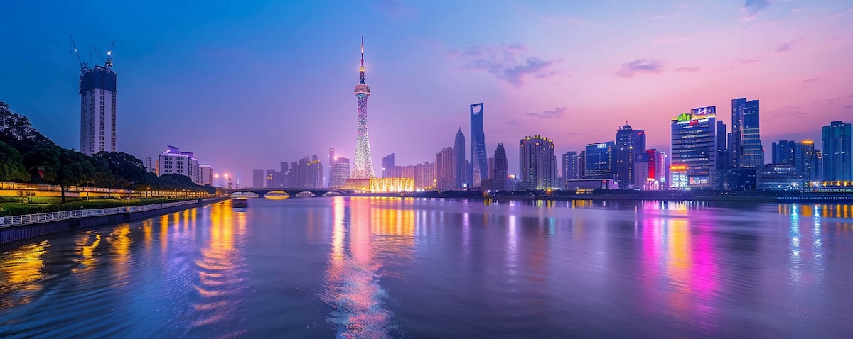 Perlfluss-Panorama in Guangzhou mit dem Canton Tower – Ursprungsregion der kantonesischen Sprache